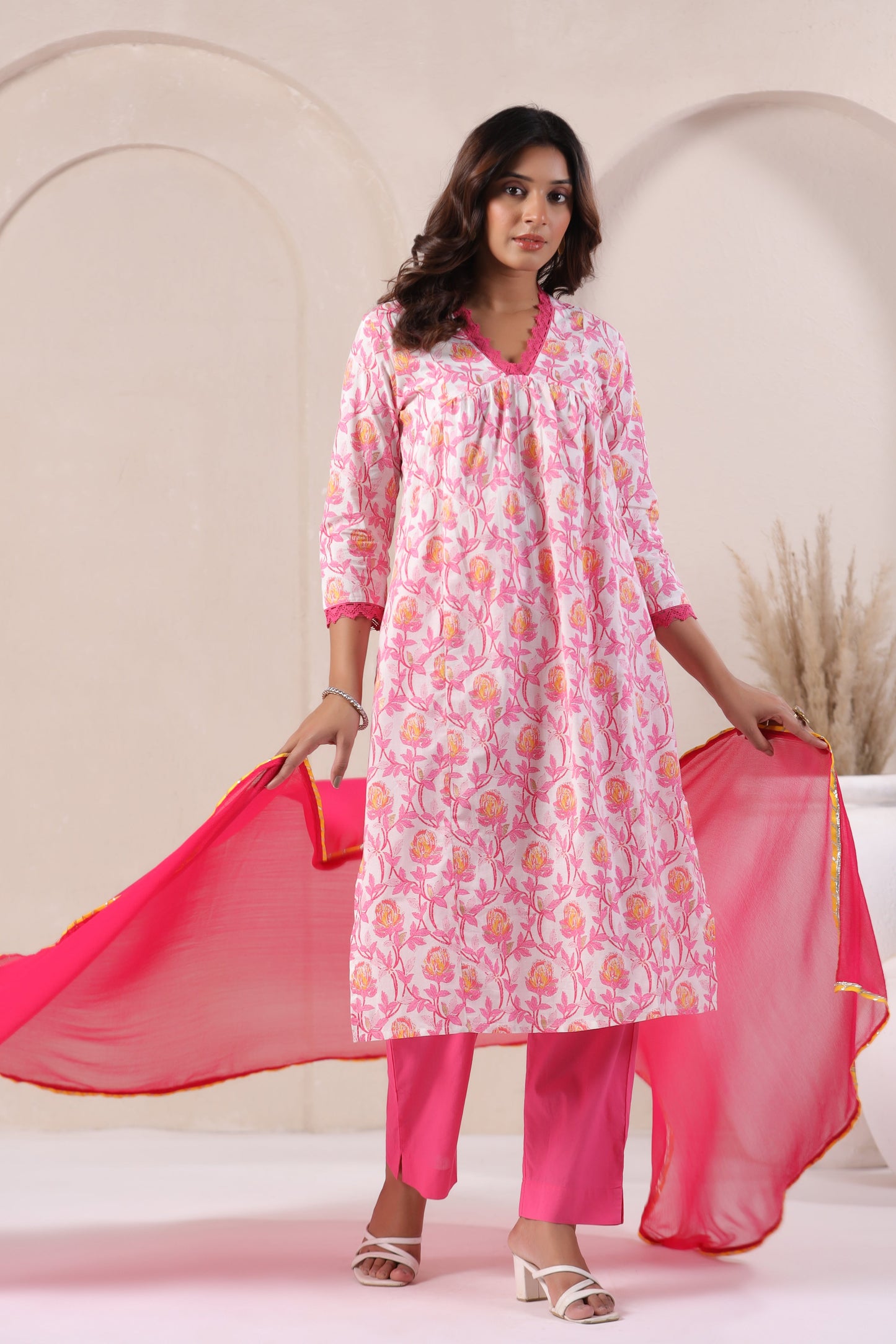 PINK FLORAL PRINTED KURTA SET WITH DUPATTA