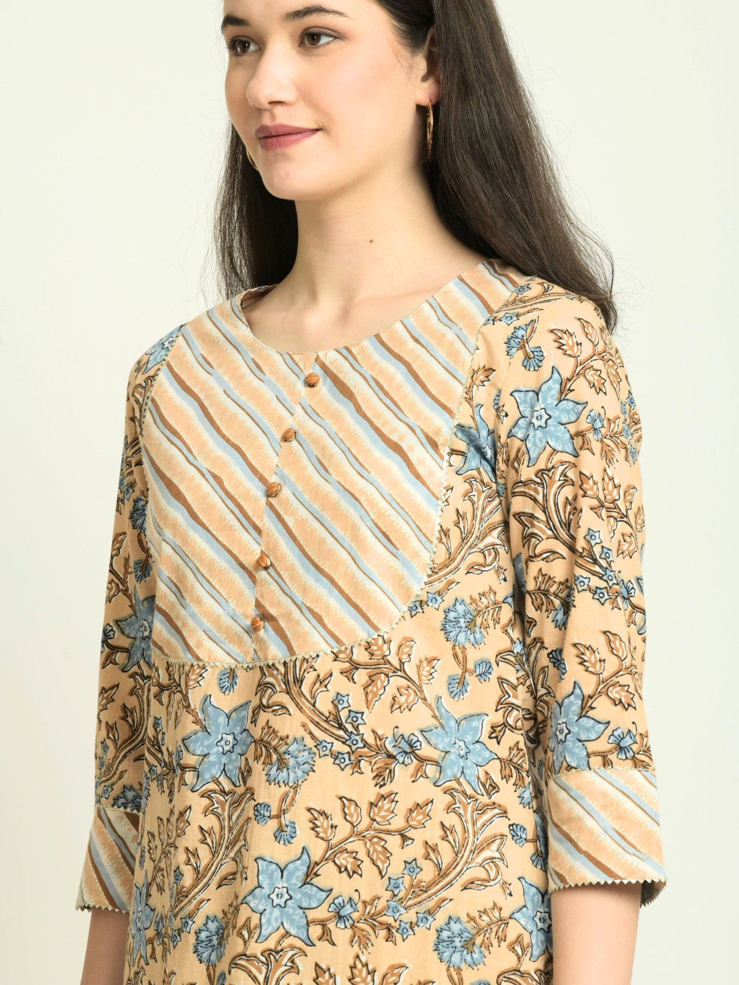 WOMEN’S BEIGE AND ICE BLUE STRAIGHT KURTA WITH PANT SET