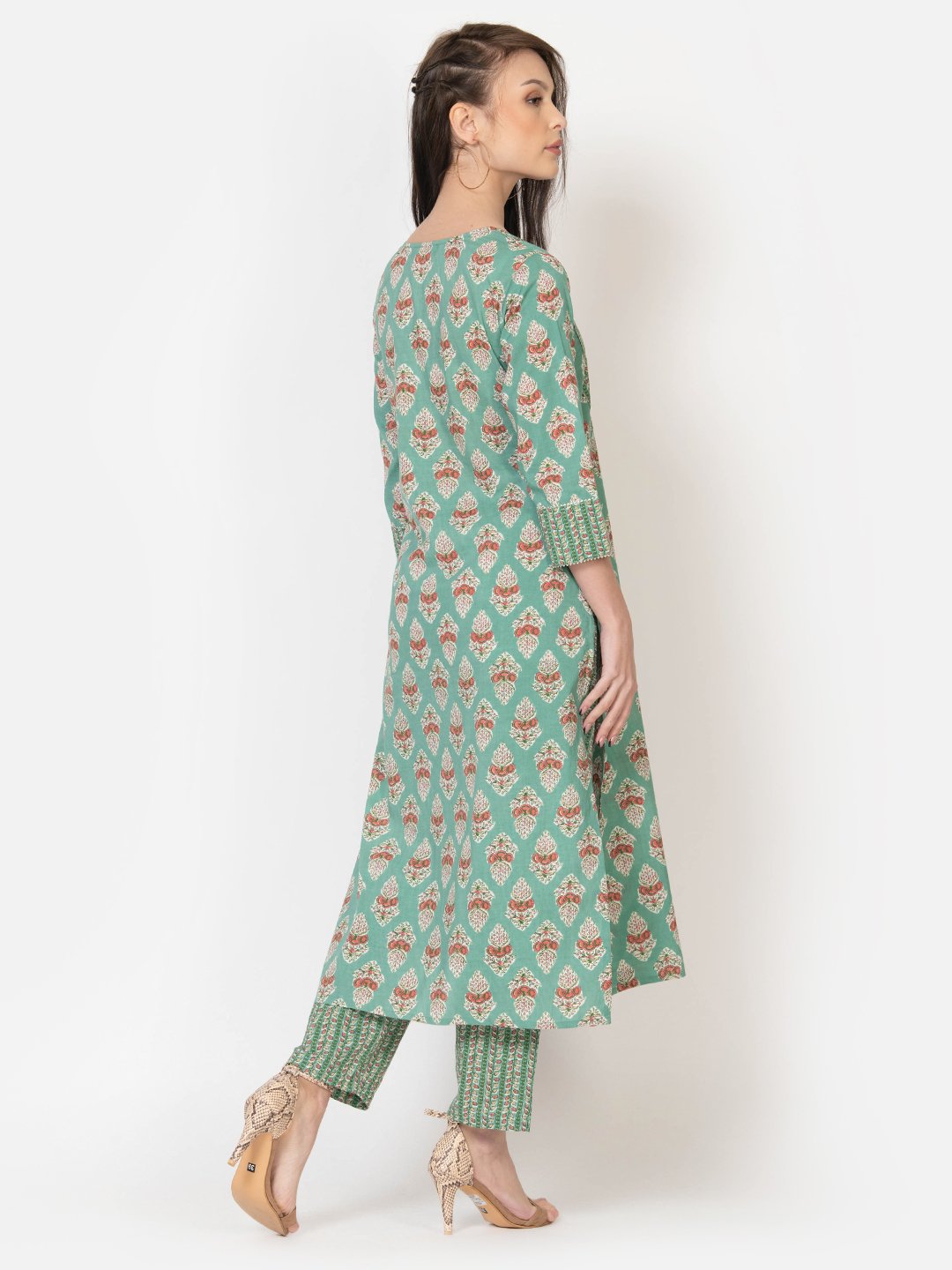WOMEN’S MUGHAL BUTA PRINT IN GREEN STRAIGHT KURTA WITH PANT SET