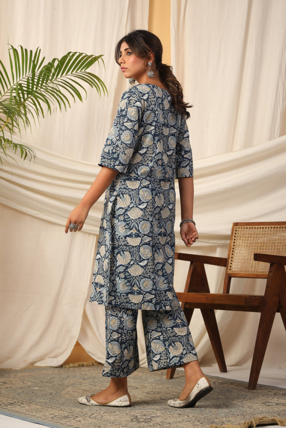 Blue floral printed kurta set back