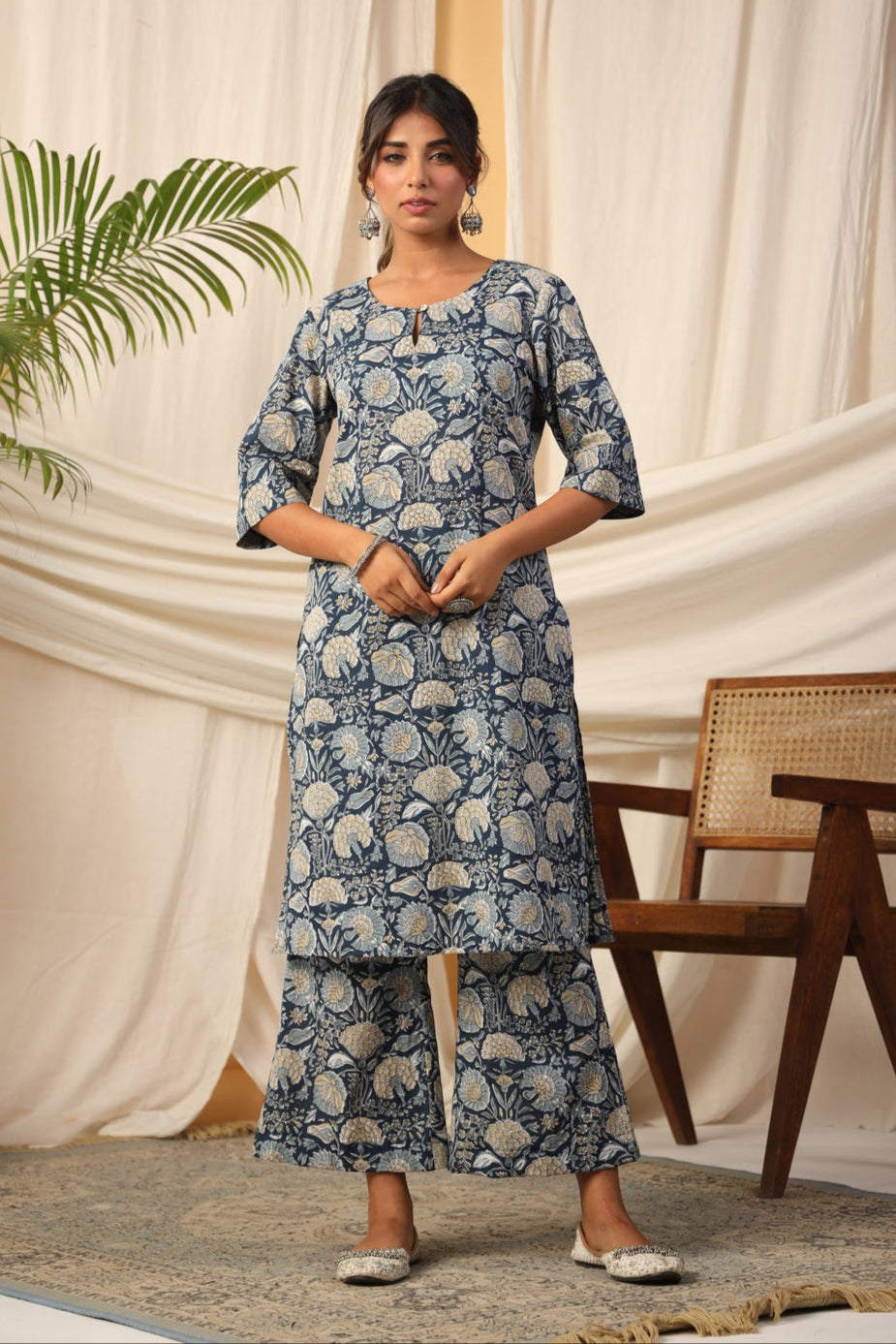 Blue floral printed kurta set front