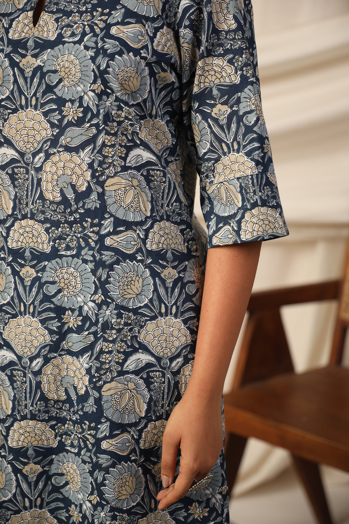 Blue floral printed kurta set sleeves