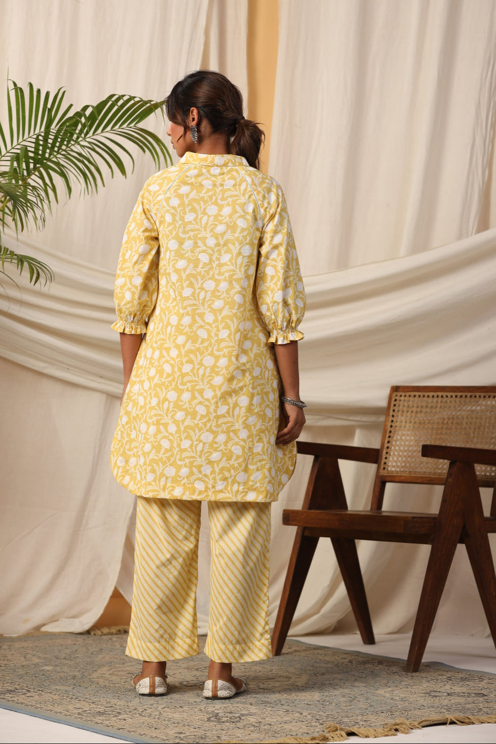 yellow sunshine raglan sleeve khadi print back