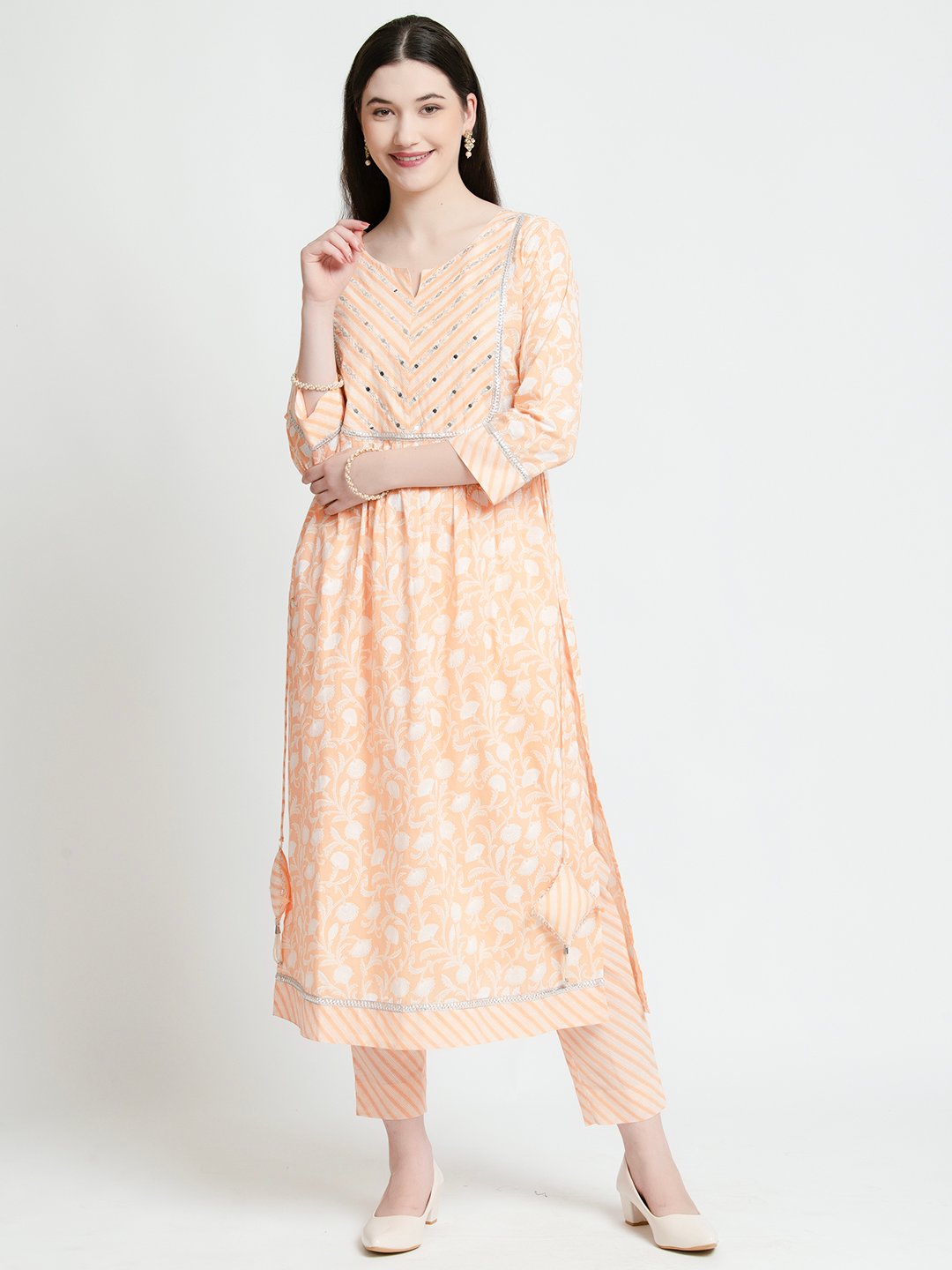 WOMEN’S FLORAL PRINTED KURTA PYJAMA DUPATTA SET