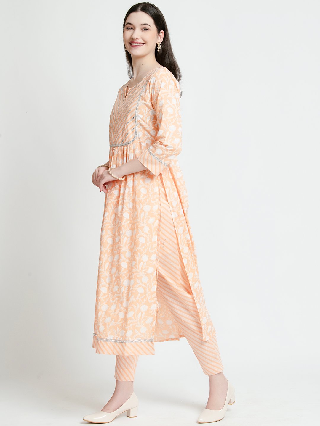 WOMEN’S FLORAL PRINTED KURTA PYJAMA DUPATTA SET